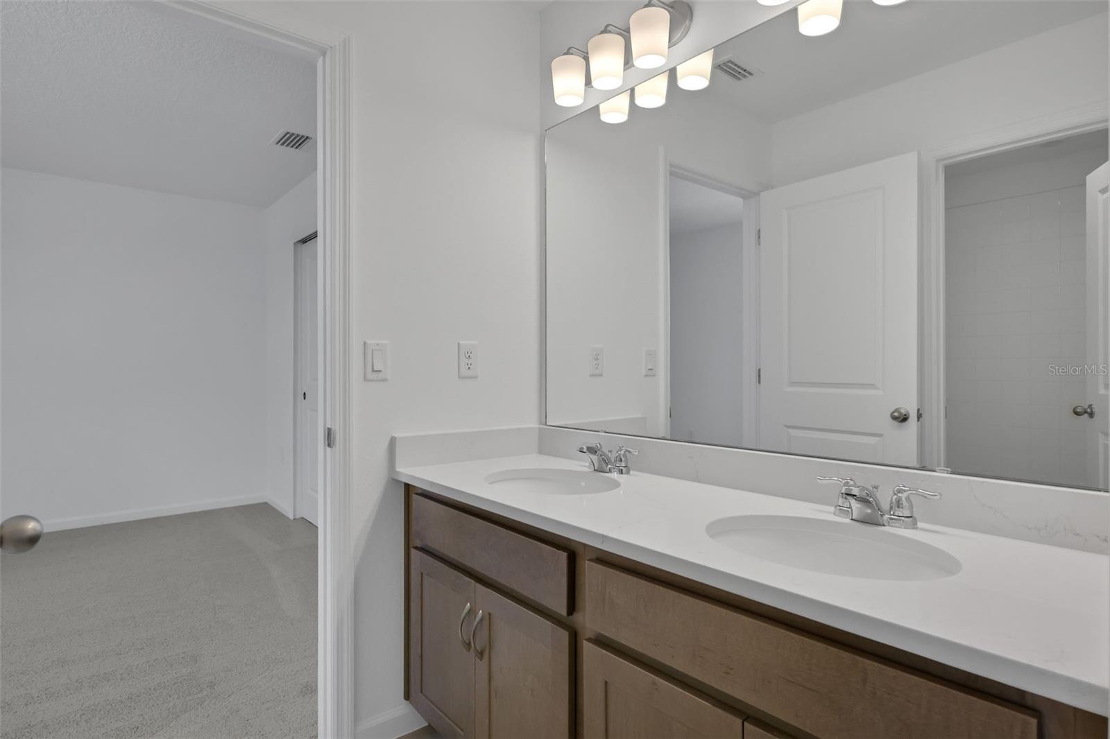 2833 Supermarine Rd Property Photo 26