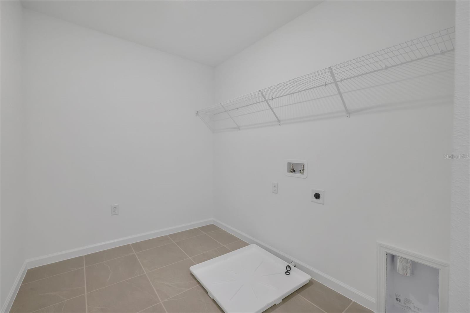 2833 Supermarine Rd Property Photo 34