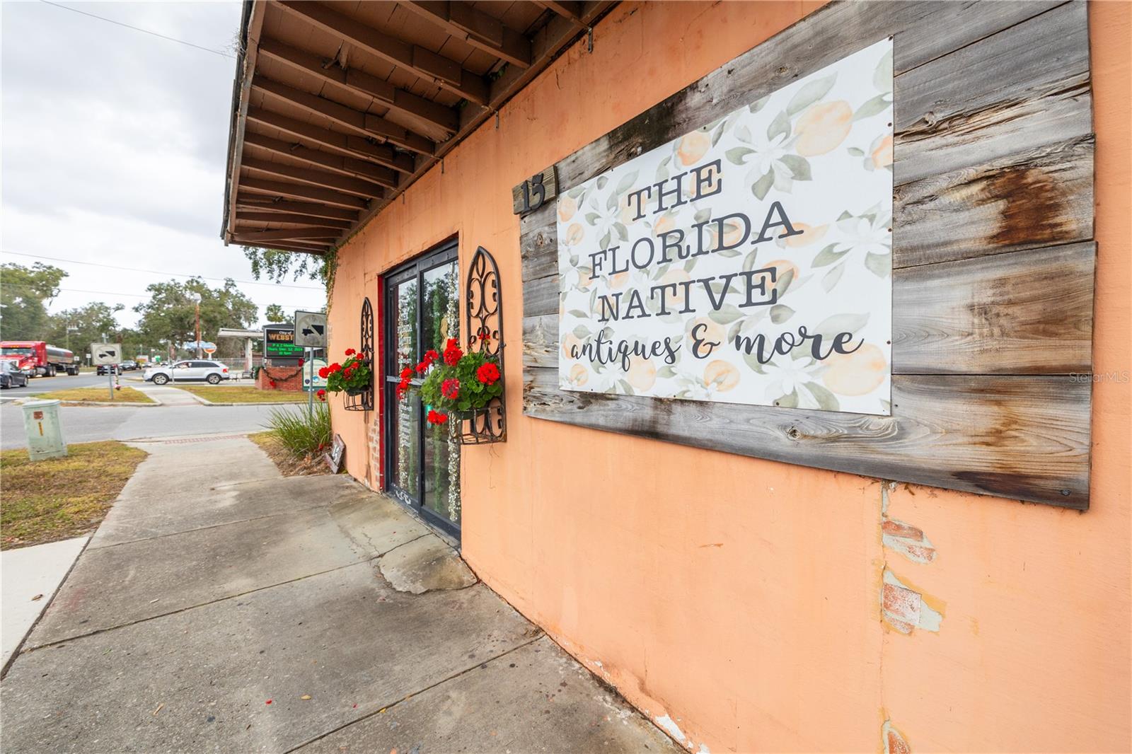 15 S Market Blvd Property Photo 2