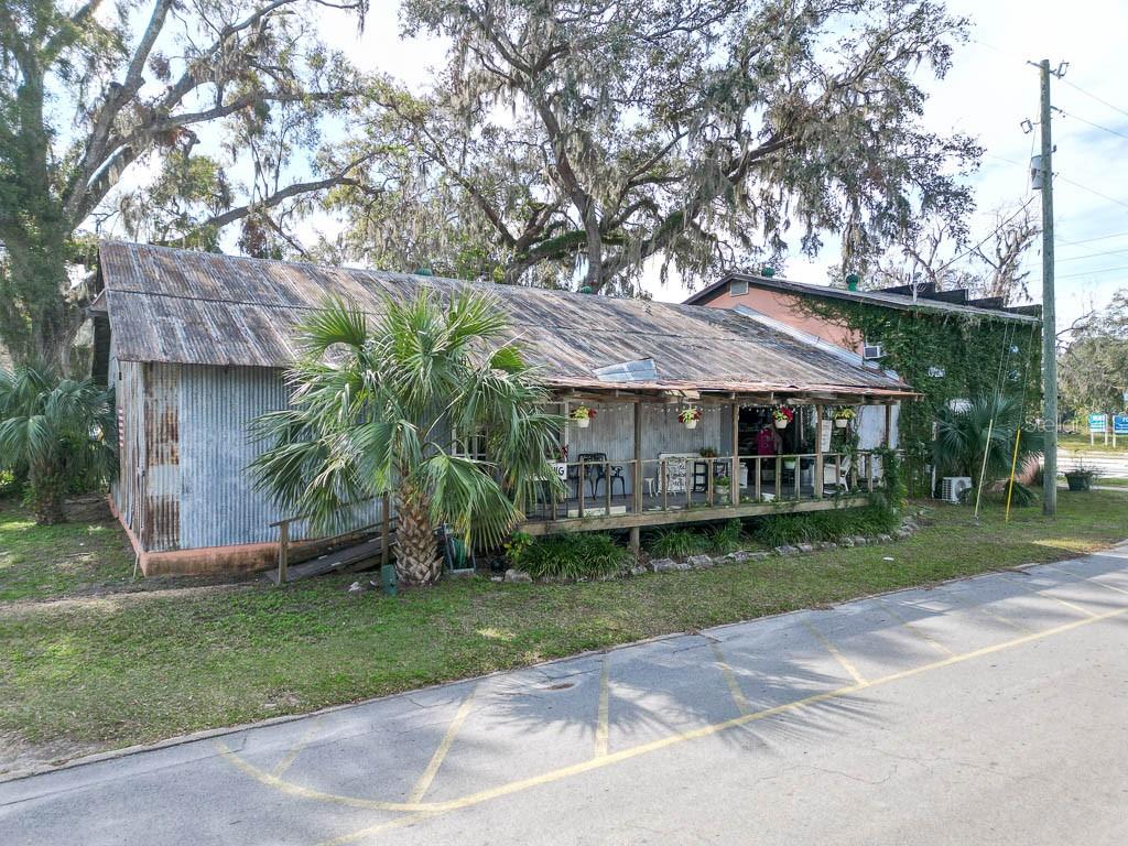 15 S Market Blvd Property Photo 7