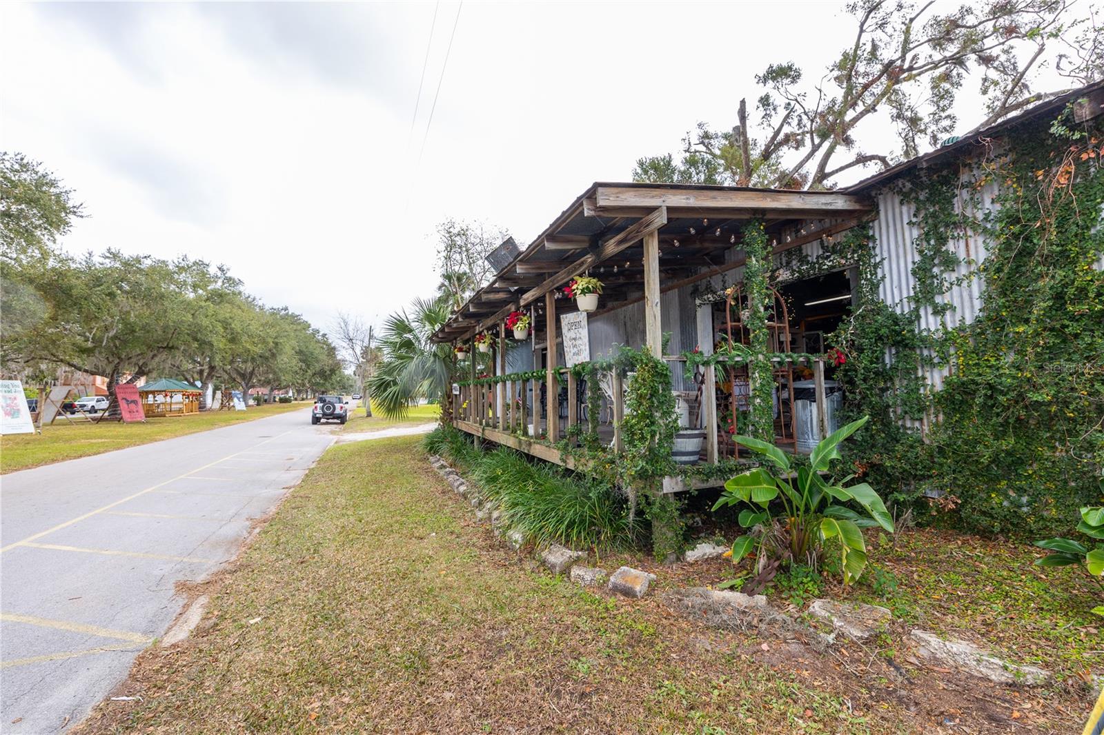15 S Market Blvd Property Photo 15