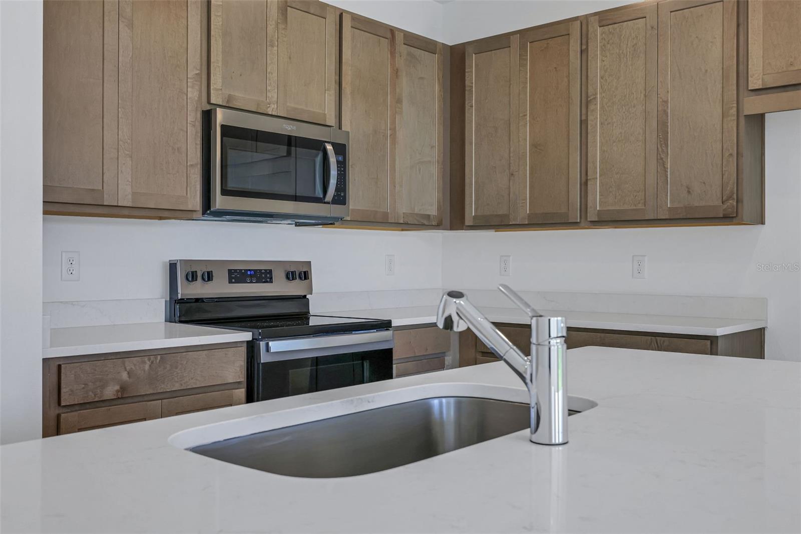 2848 Supermarine Rd Property Photo 8