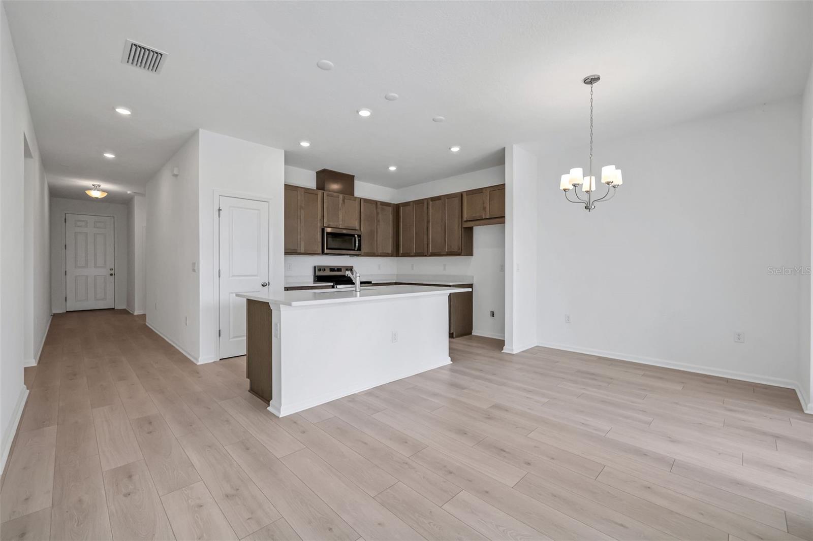 2848 Supermarine Rd Property Photo 9