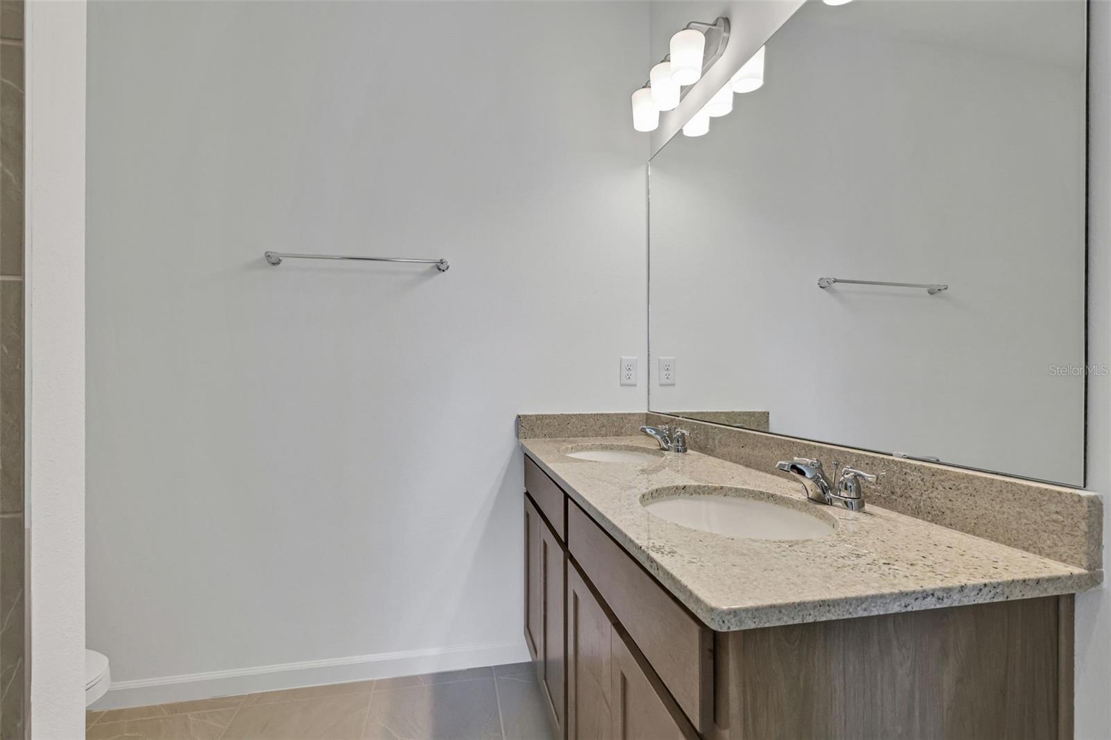 2848 Supermarine Rd Property Photo 22