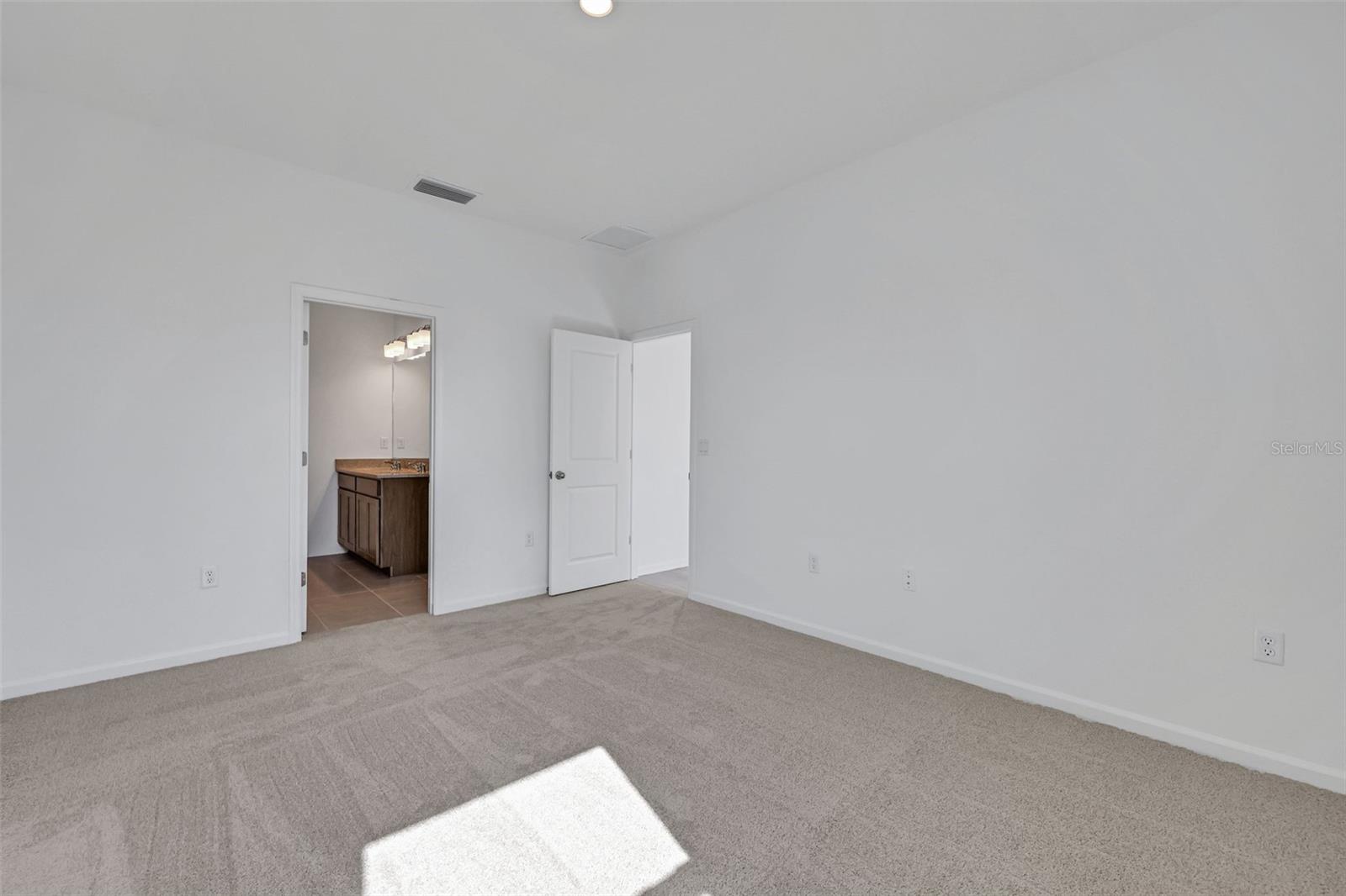 2848 Supermarine Rd Property Photo 24