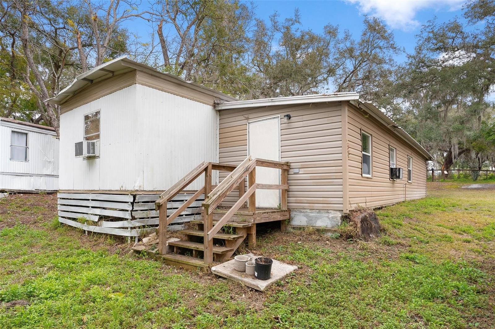 2107 Hialeah Ave Property Photo 2
