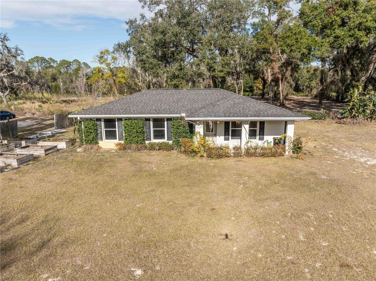 6876 E State Road 44 Property Photo 2