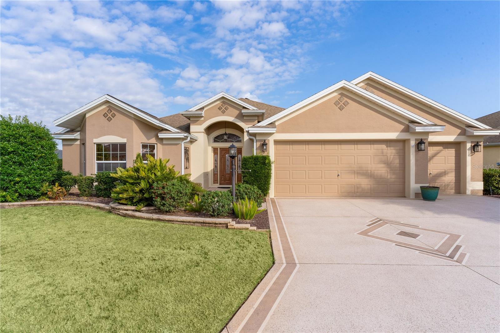 2017 Royal Elm Rd Property Photo