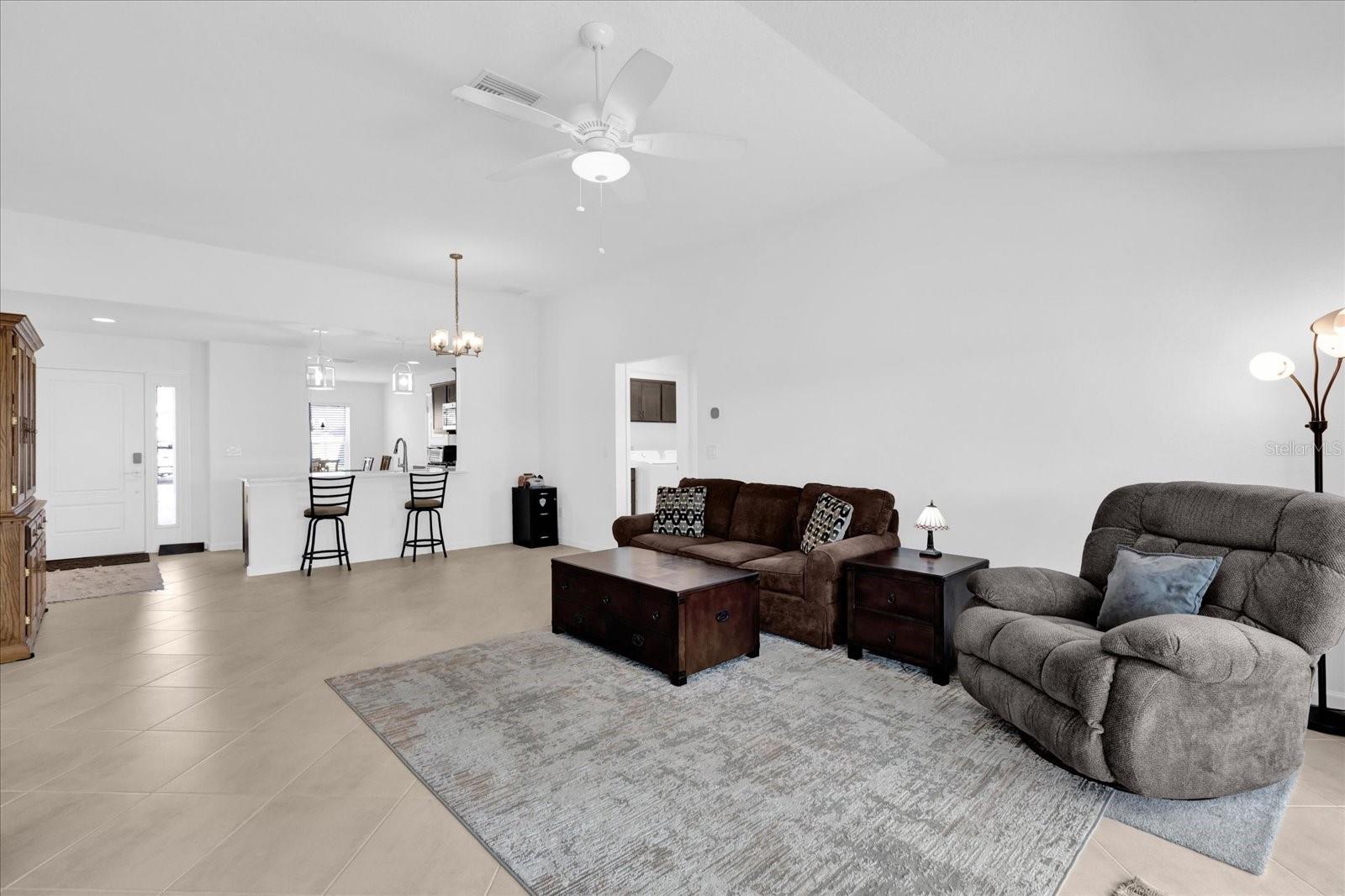 1392 Kenneth St Property Photo 4