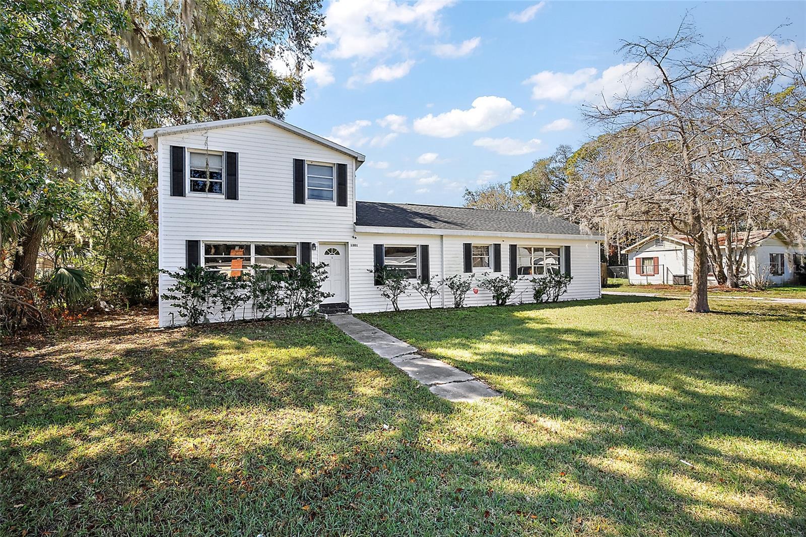 1301 N SHORE DR Property Photo 1