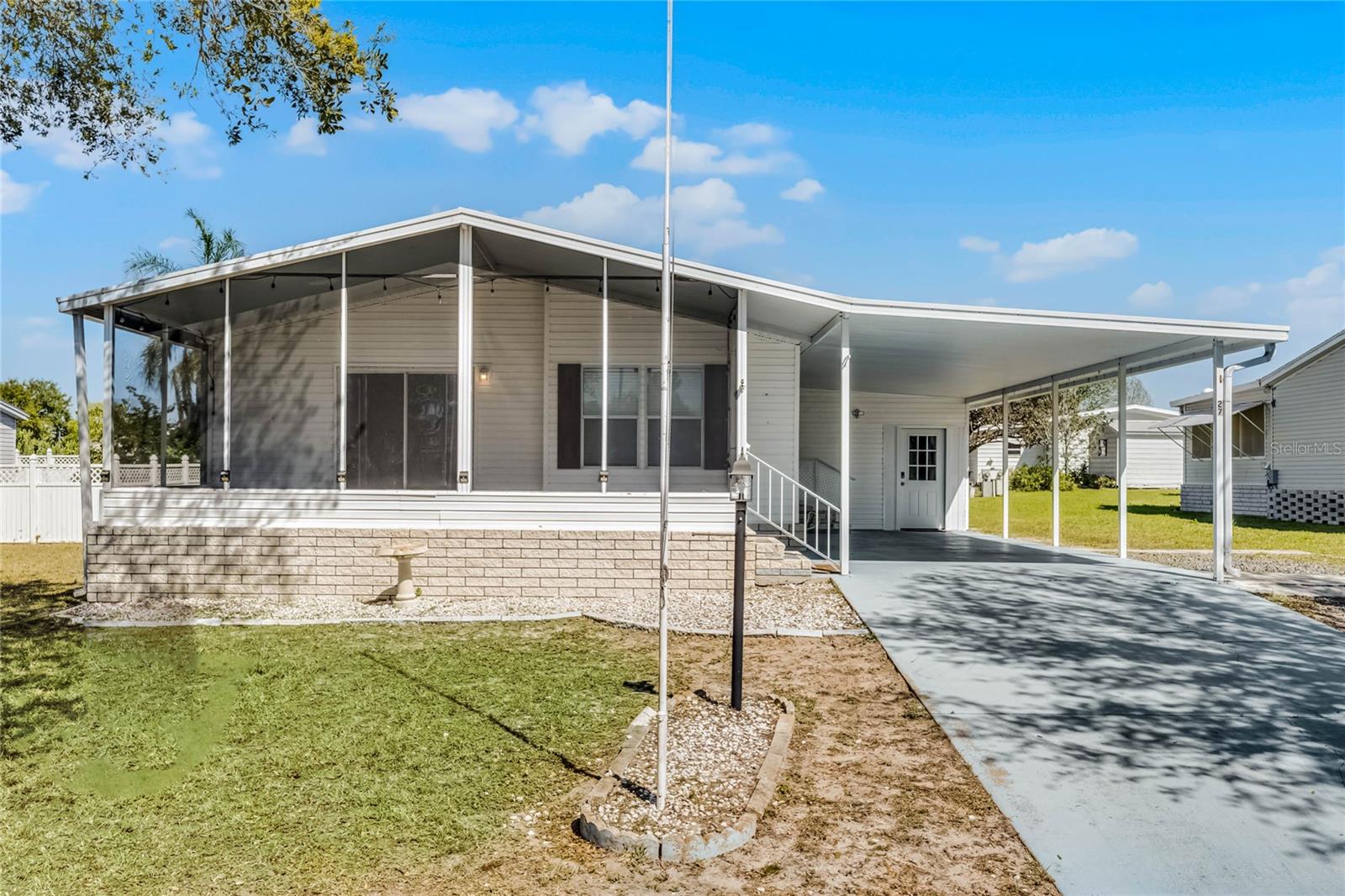 27 Florence Blvd Property Photo