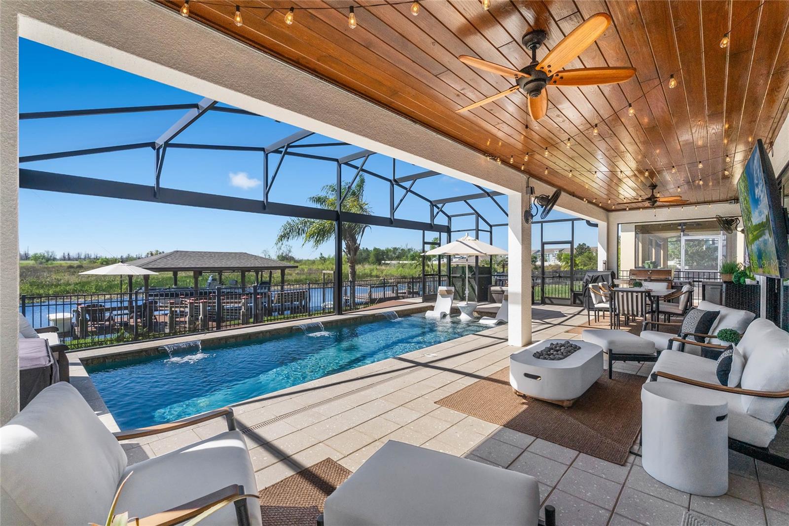 724 Barefoot Bay Loop Property Photo