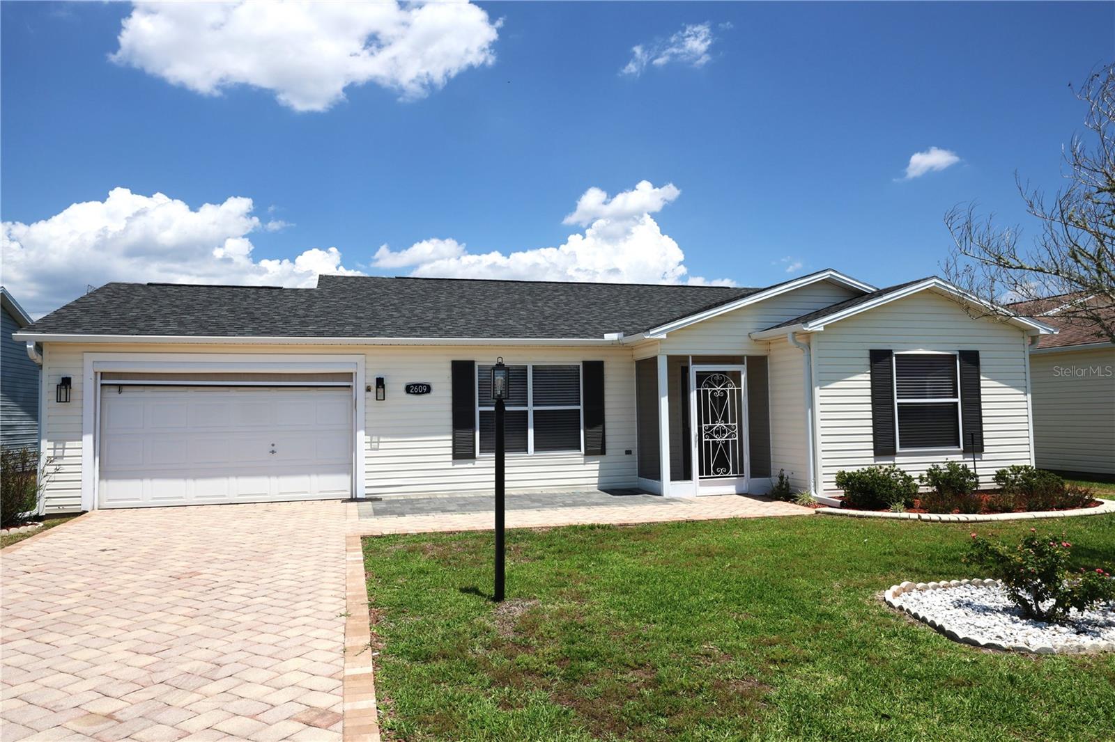 2609 Privada Dr Property Photo 1
