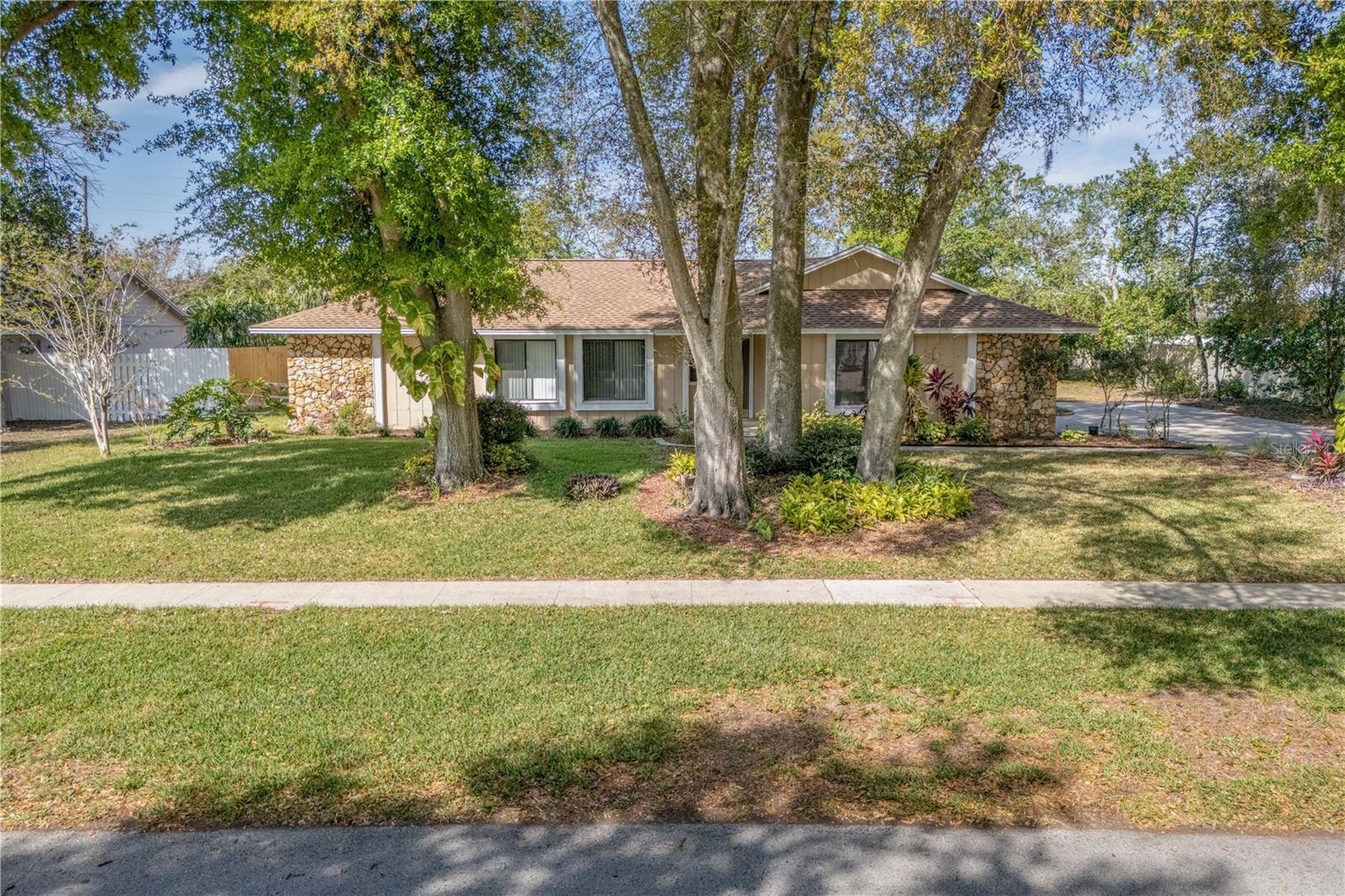4208 Winderlakes Dr Property Photo 1