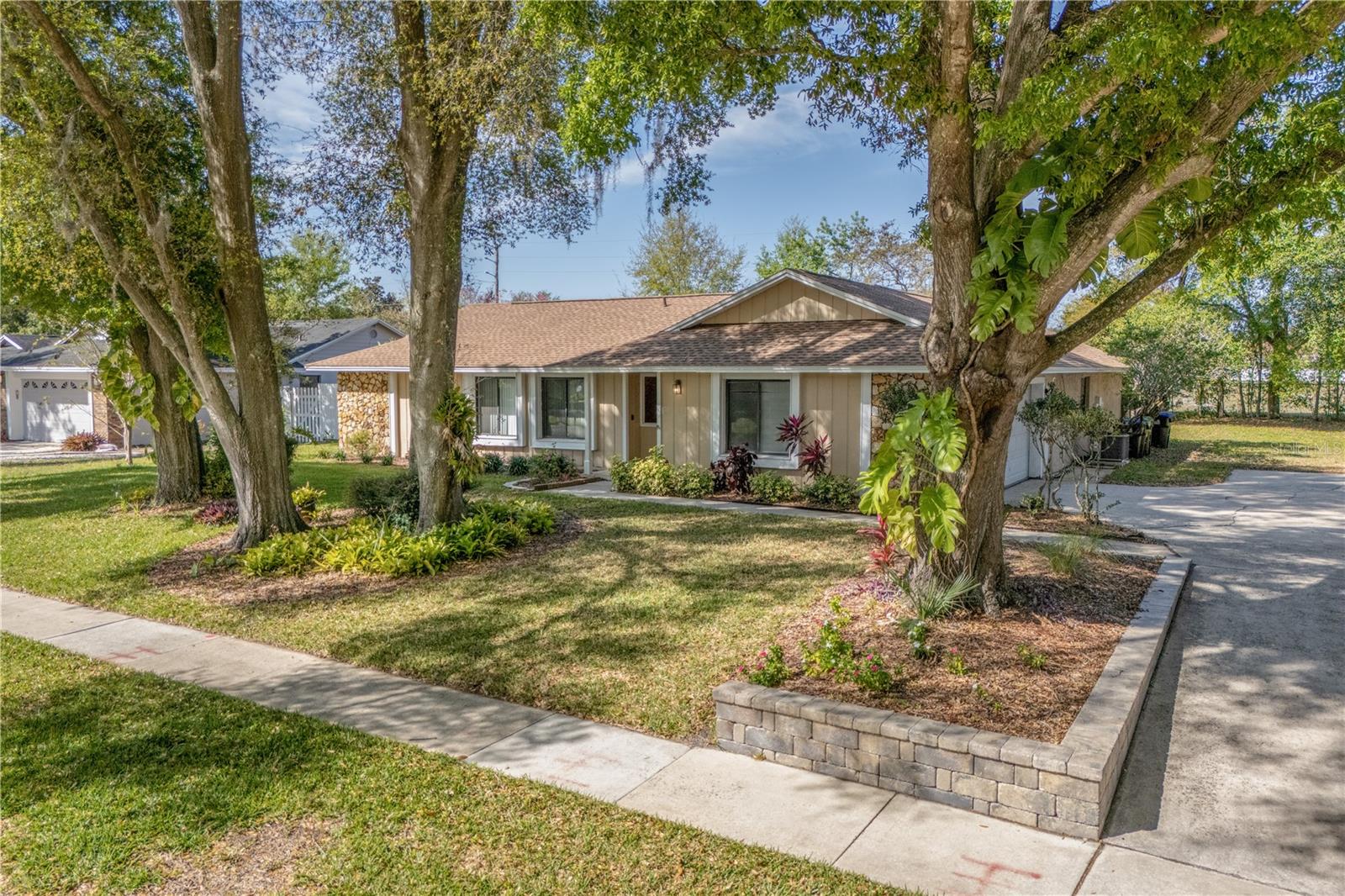 4208 Winderlakes Dr Property Photo 3