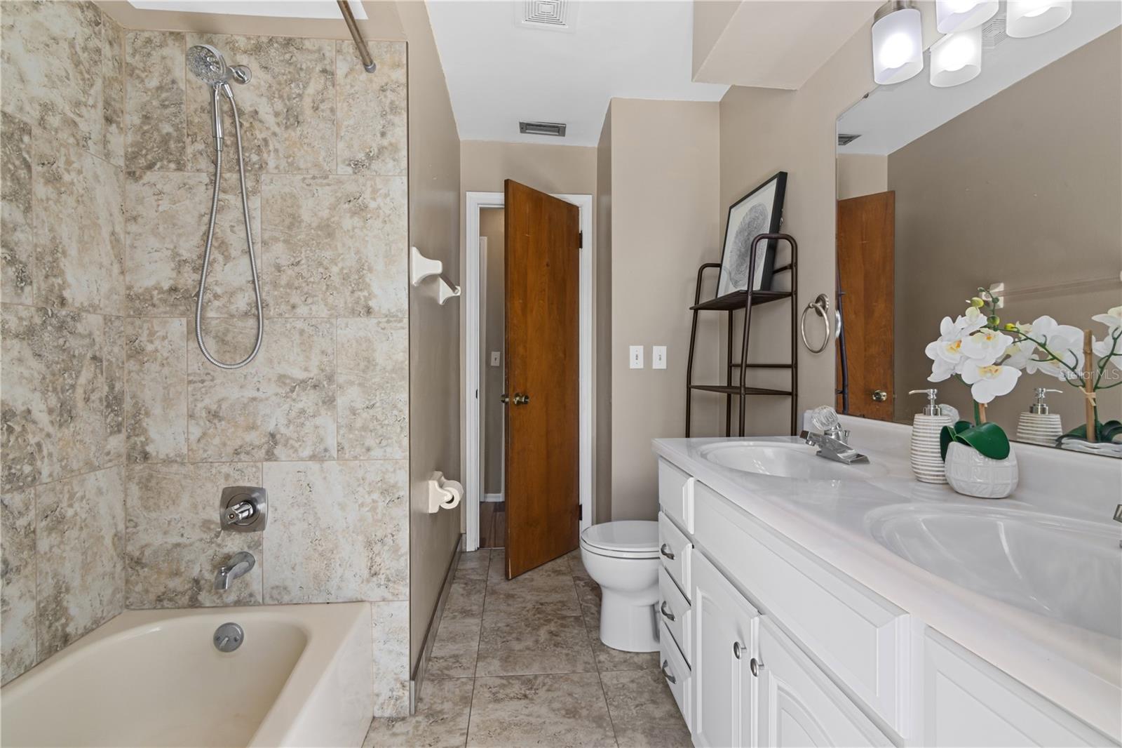 4208 Winderlakes Dr Property Photo 29