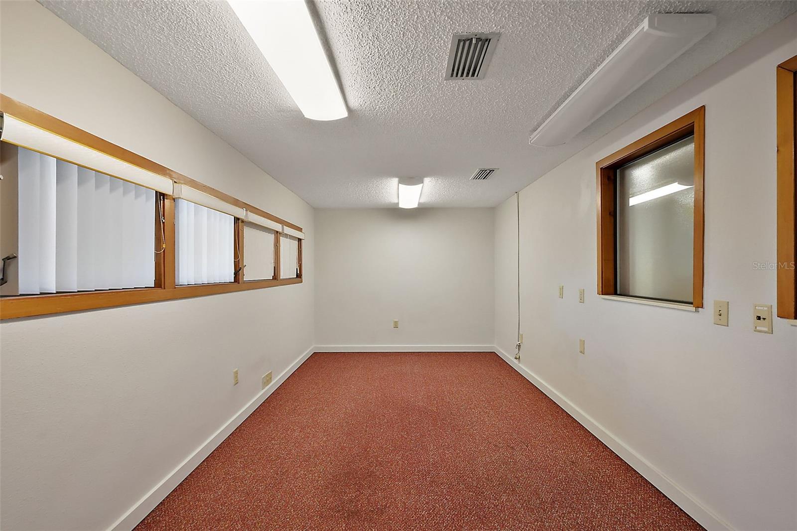 708 Lee St Property Photo 9
