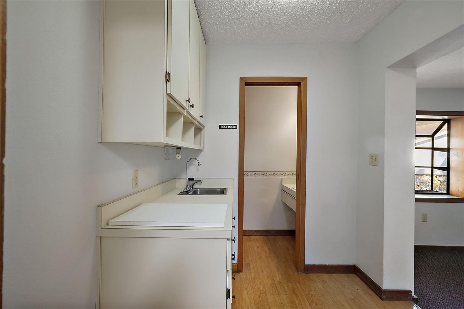 708 Lee St Property Photo 11