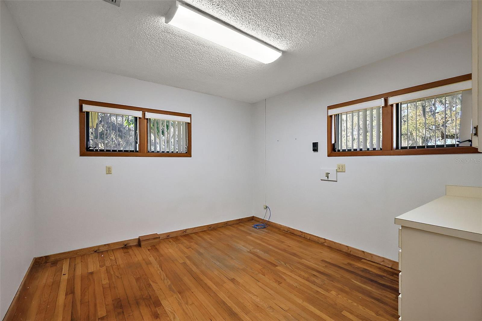 708 Lee St Property Photo 17