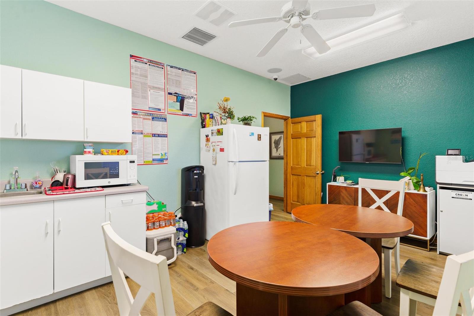 407 E Alfred St Property Photo 10