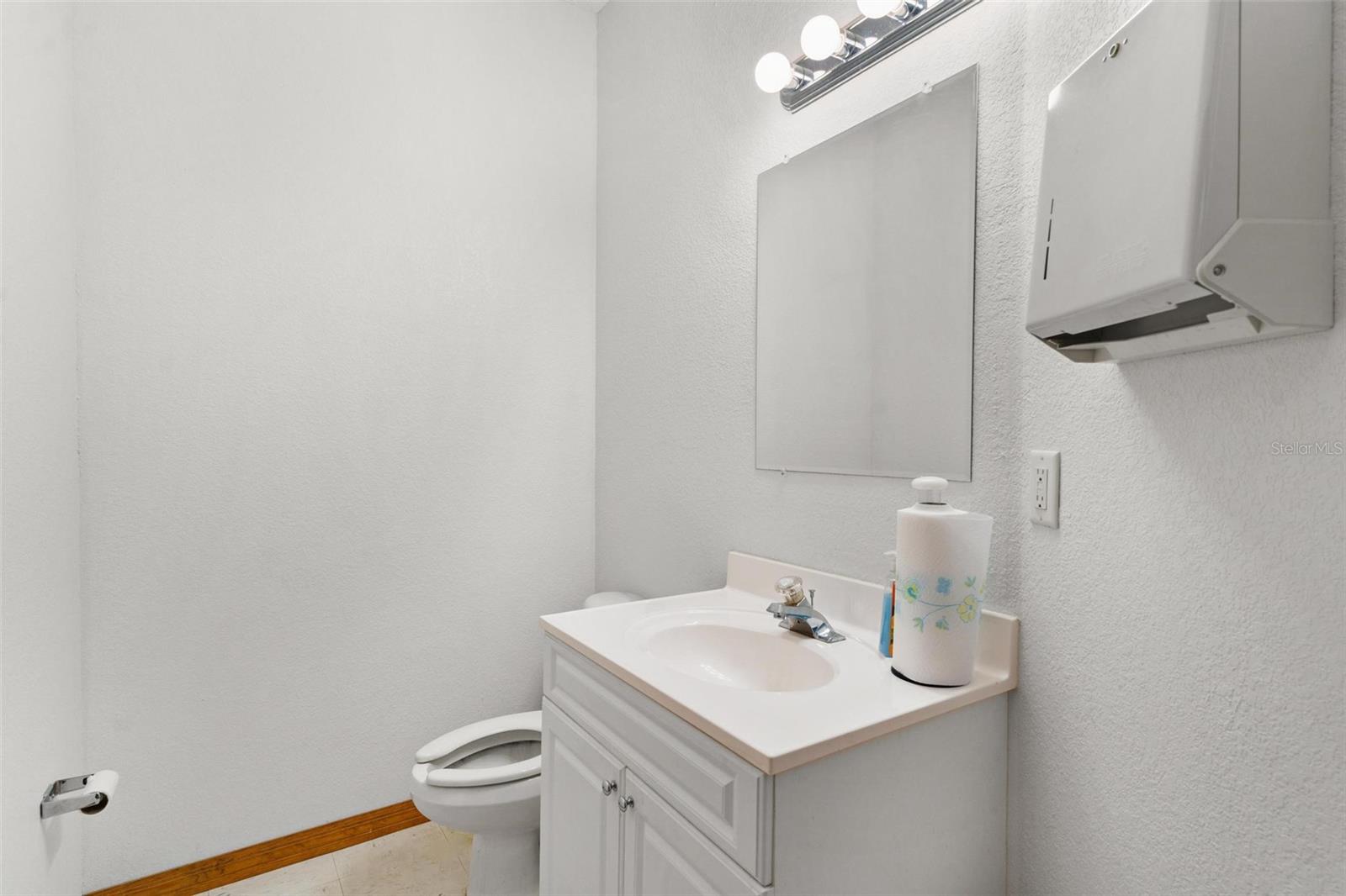 407 E Alfred St Property Photo 17