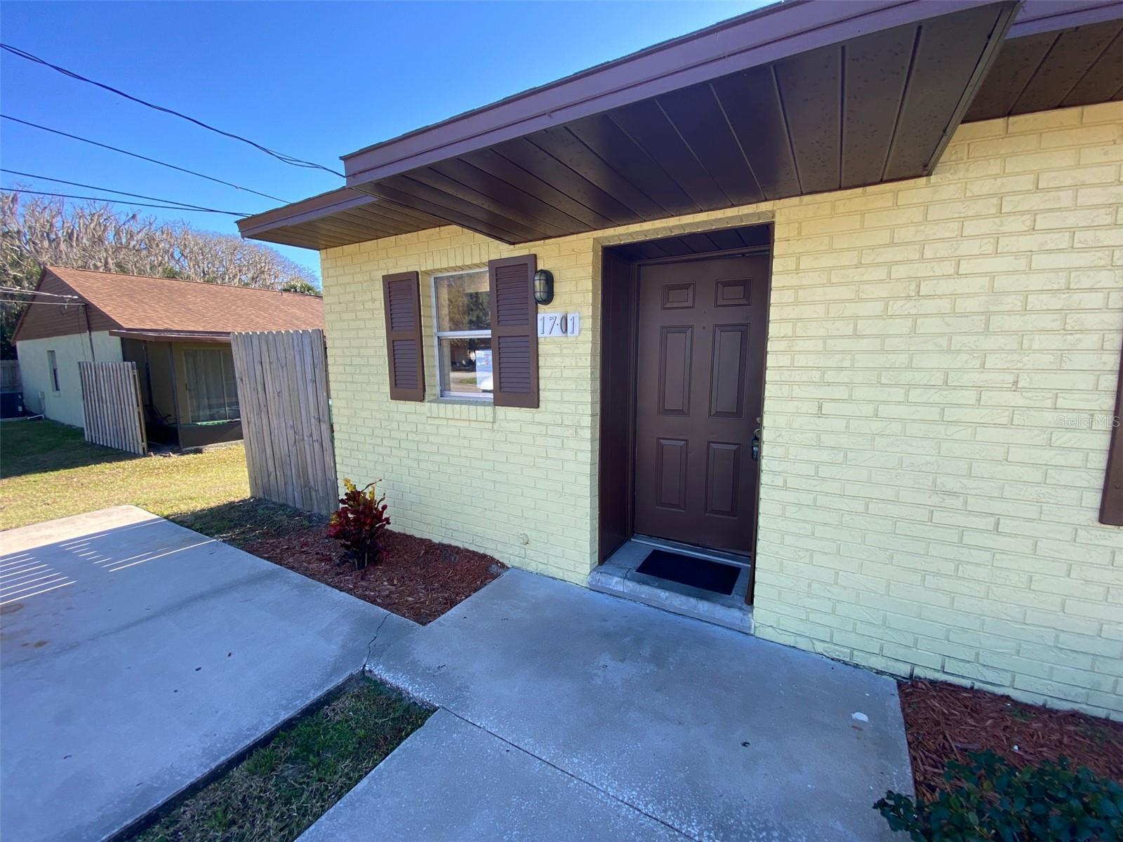 1701 Lakewood Ave Property Photo