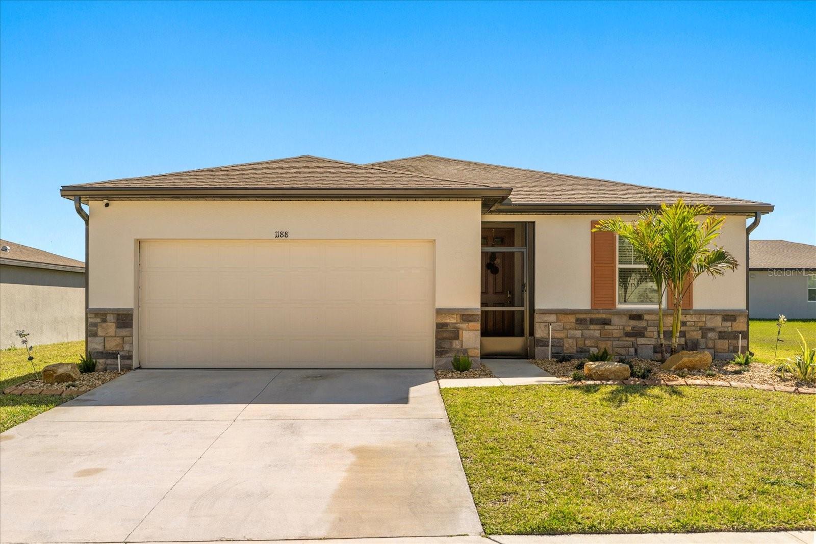 1188 Oak Valley Dr Property Photo 1