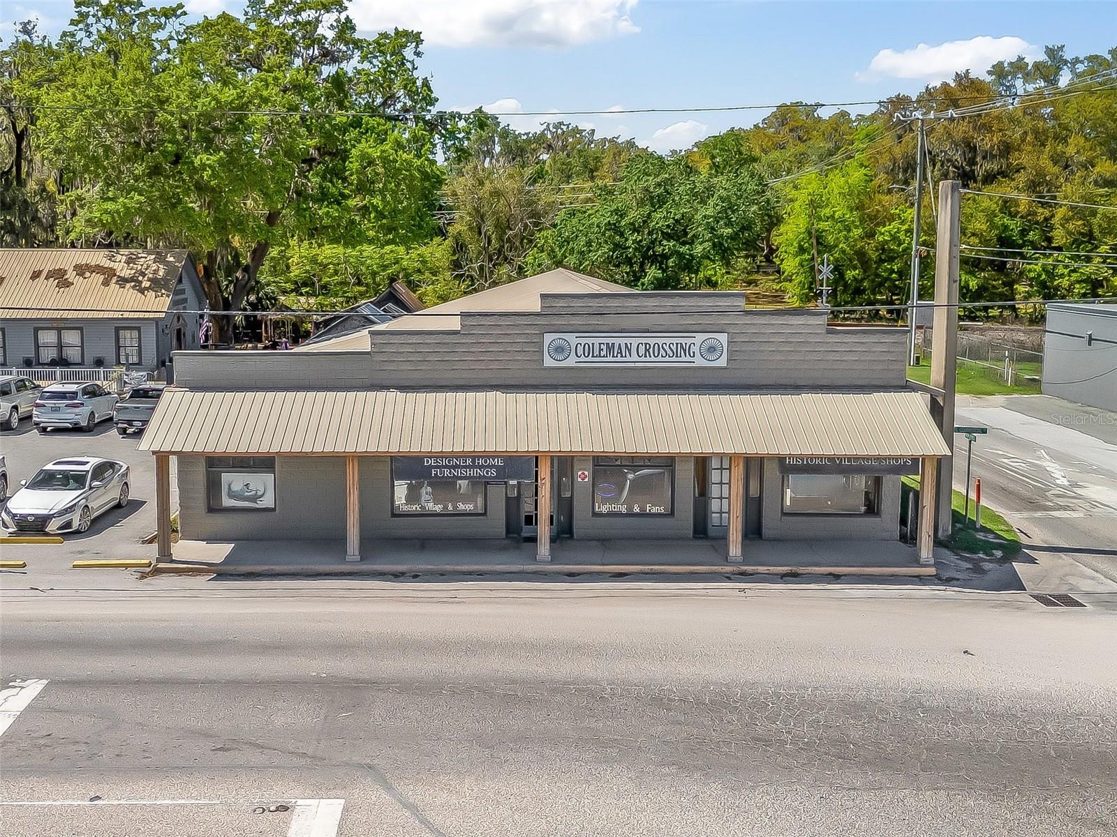 100 S Commercial St Property Photo