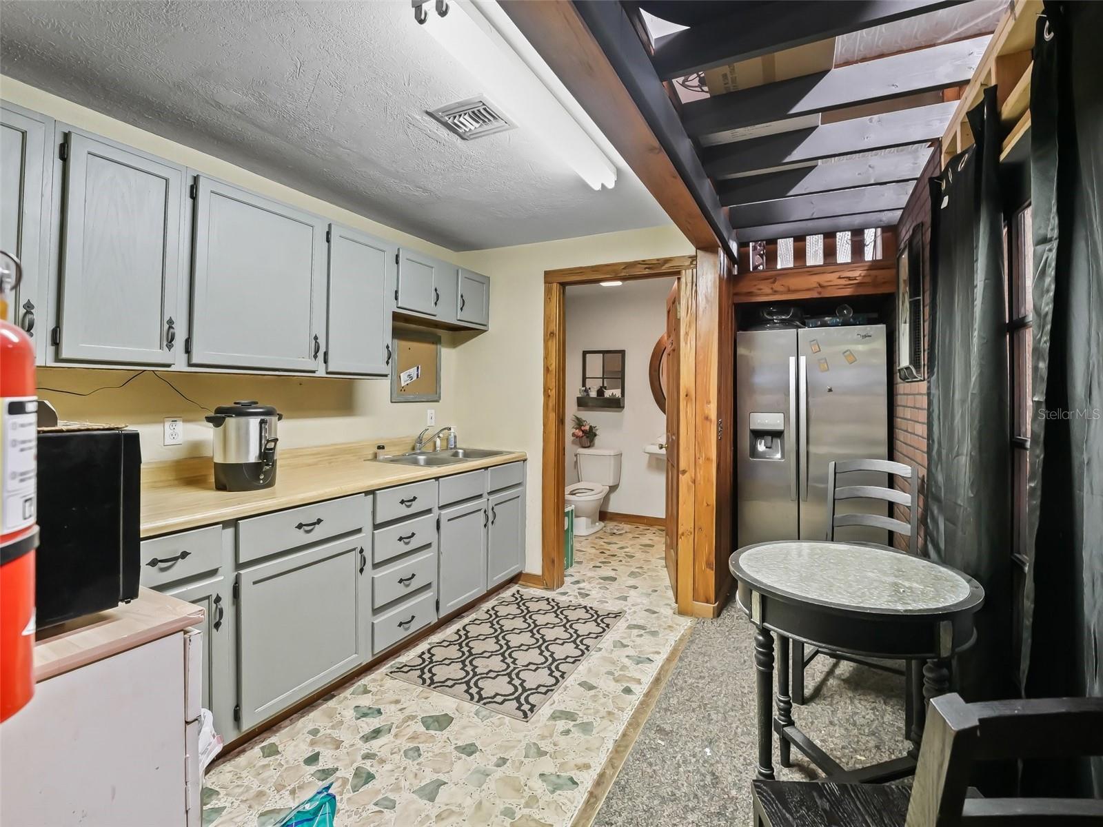 100 S Commercial St Property Photo 15