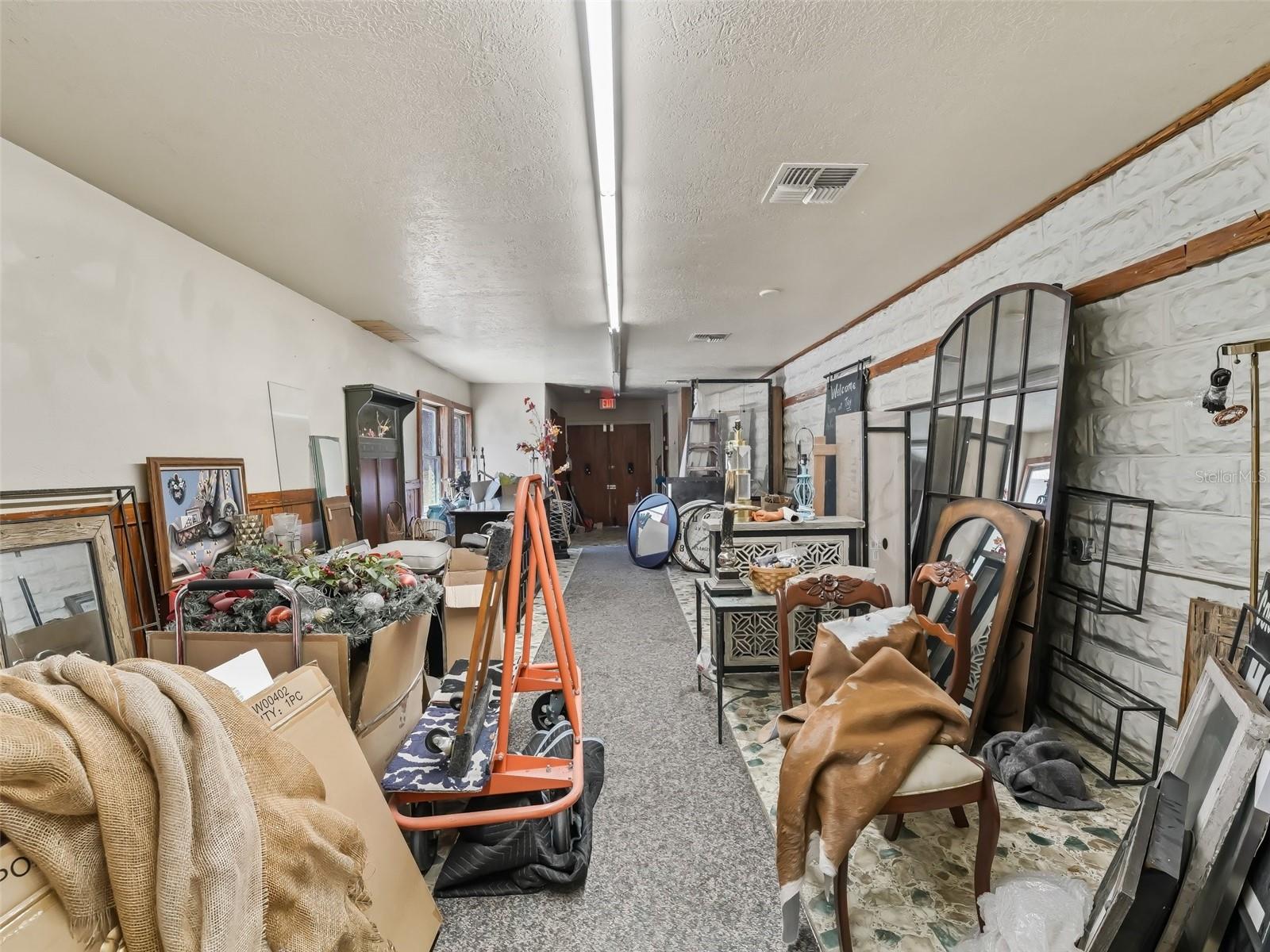 100 S Commercial St Property Photo 19