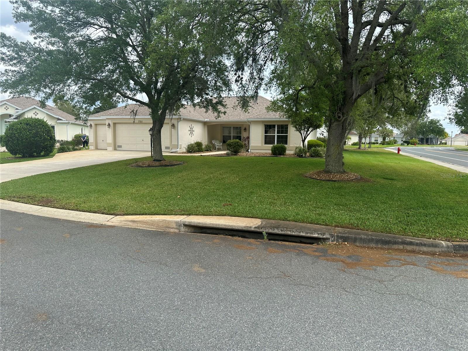 725 Beldon Ct Property Photo 3