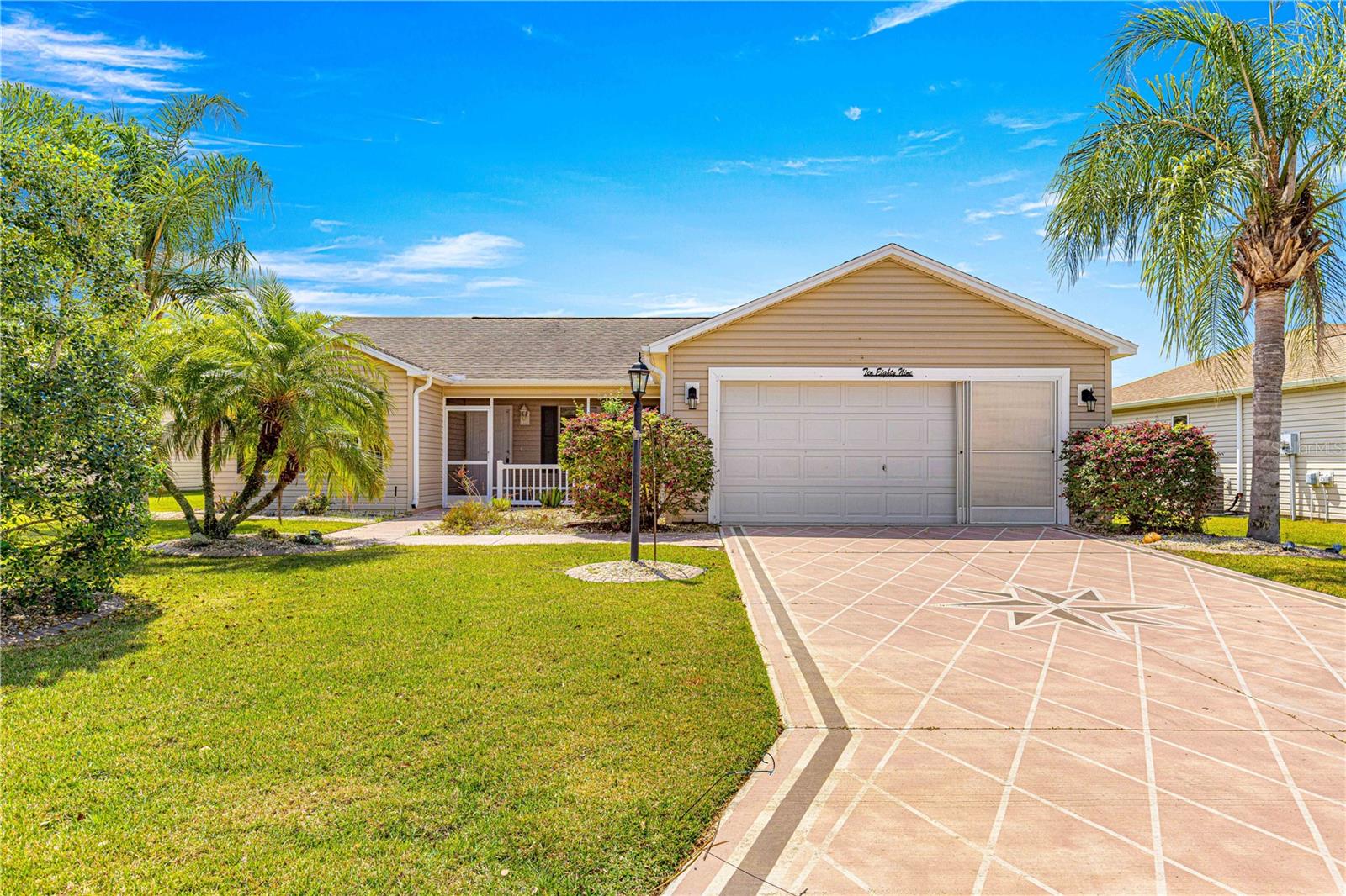 1089 Nash Loop Property Photo 1