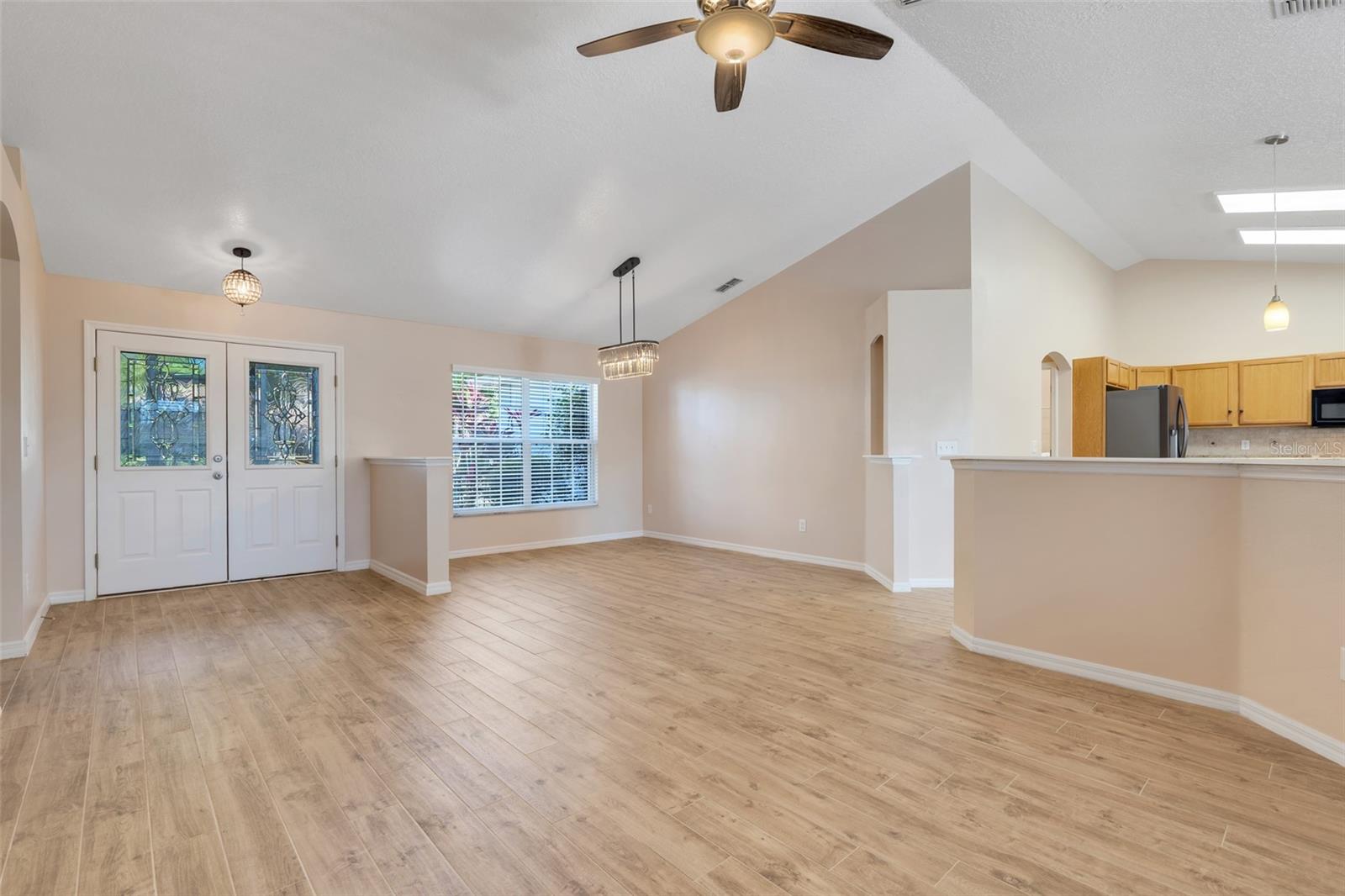 10257 Dovehill Ln Property Photo 5