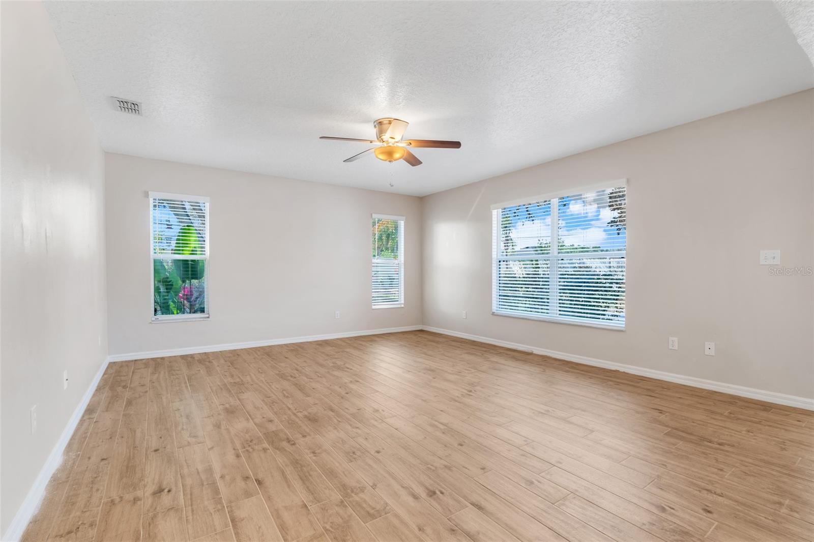 10257 Dovehill Ln Property Photo 12