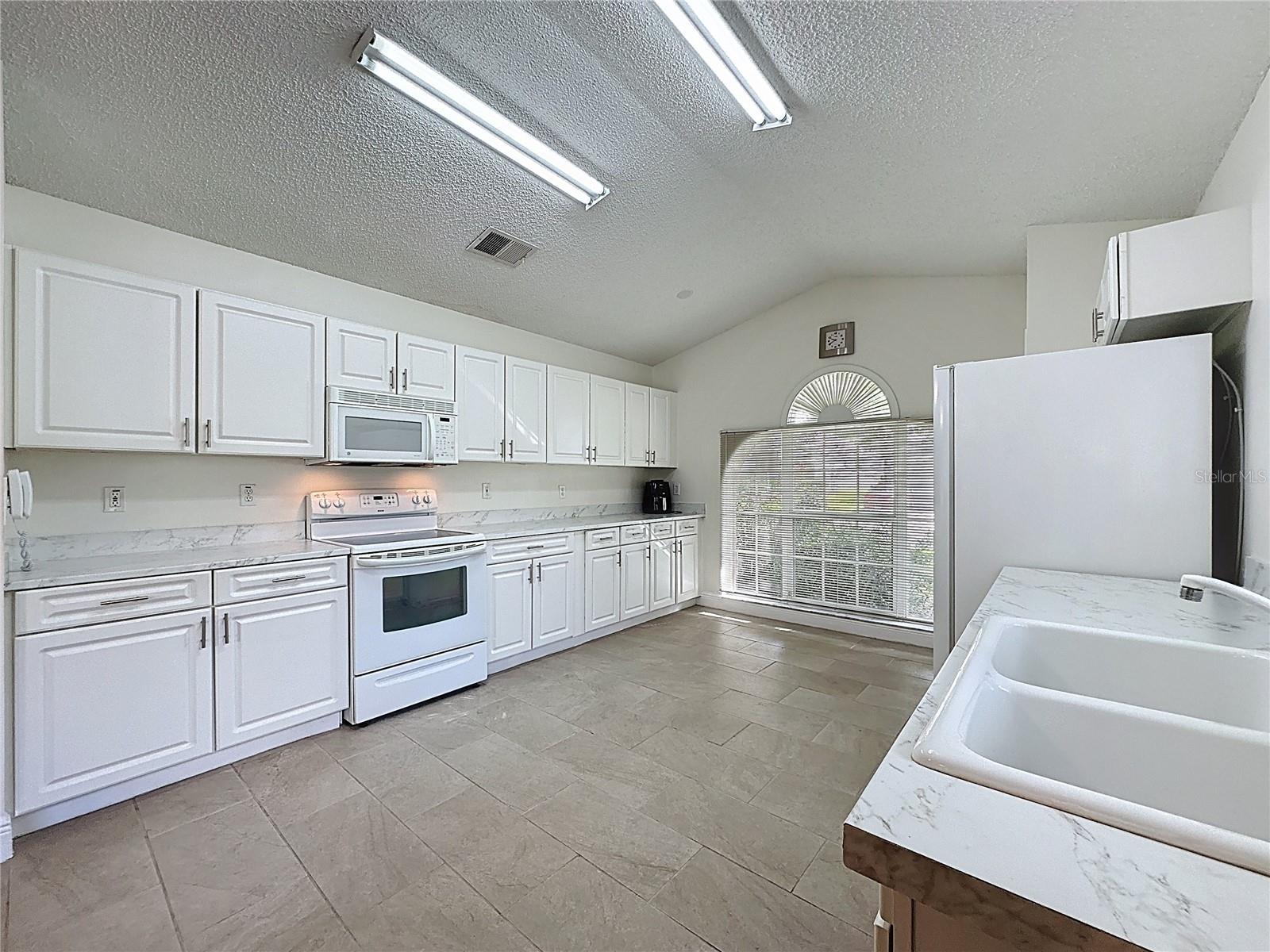 3684 Eversholt St Property Photo 7