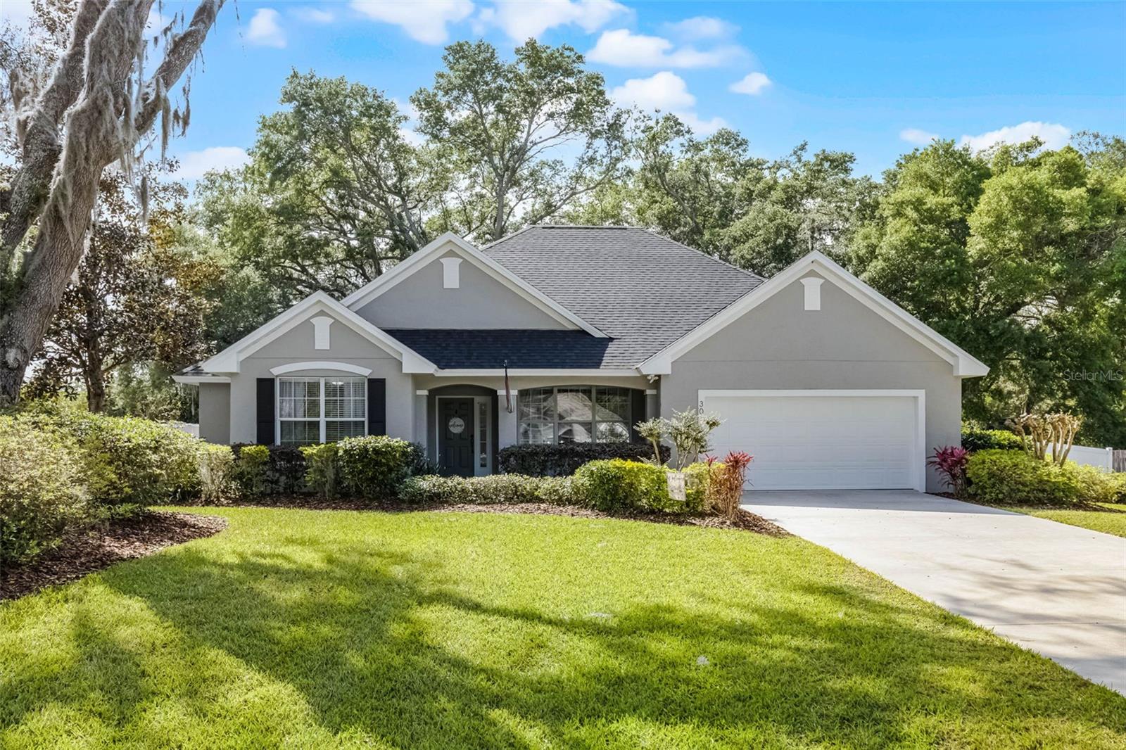 301 Brookstone Ln Property Photo