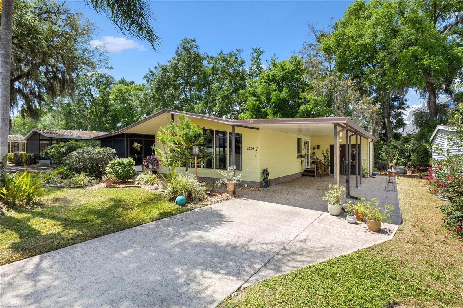 1639 W Schwartz Blvd Property Photo 1