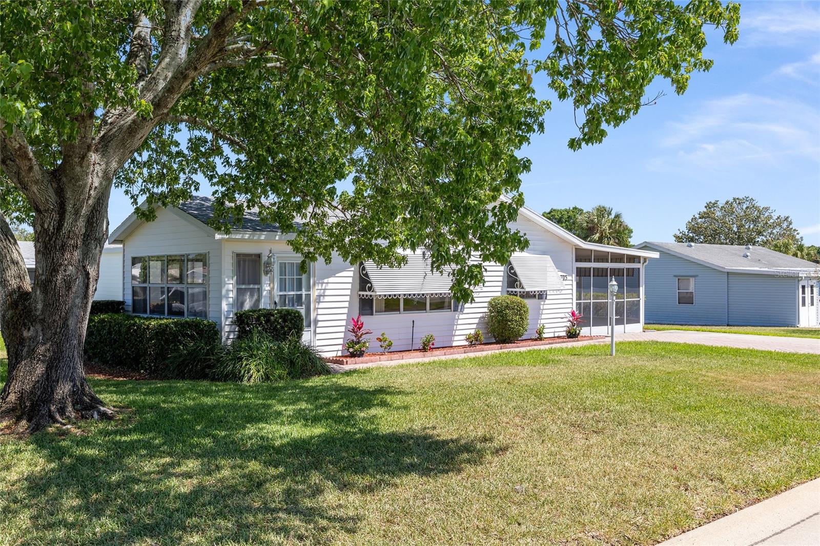 705 Prado Dr Property Photo 1