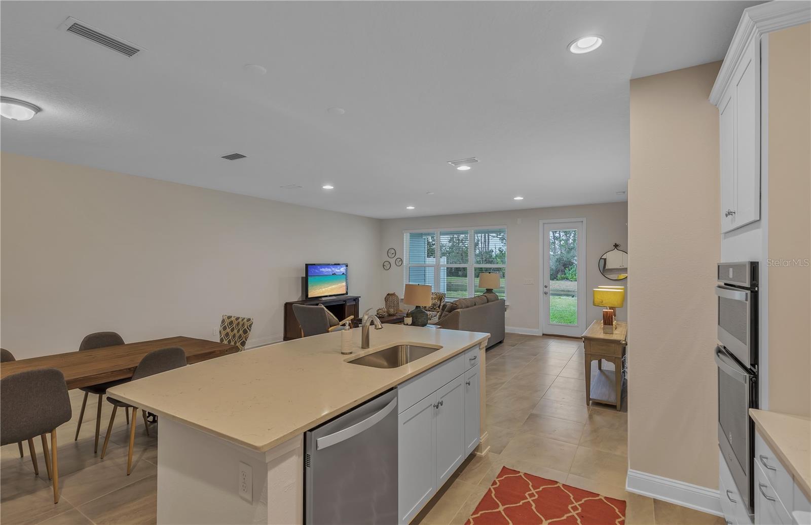 7575 Sea Oak Ct Property Photo 9