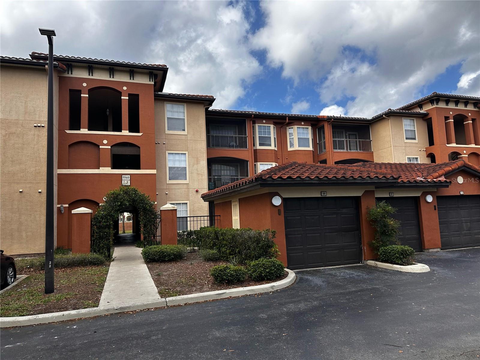 5560 Metrowest Blvd #204 Property Photo