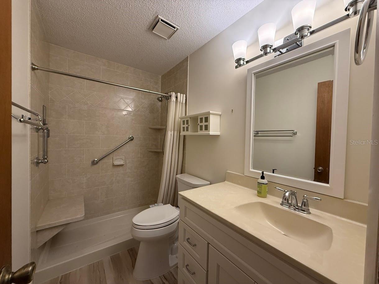 1805 Ne 29th Pl Property Photo 9