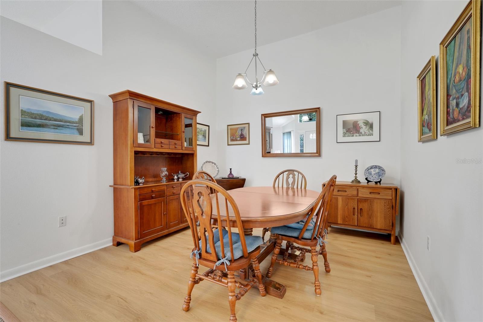 26736 Cash Ct Property Photo 6