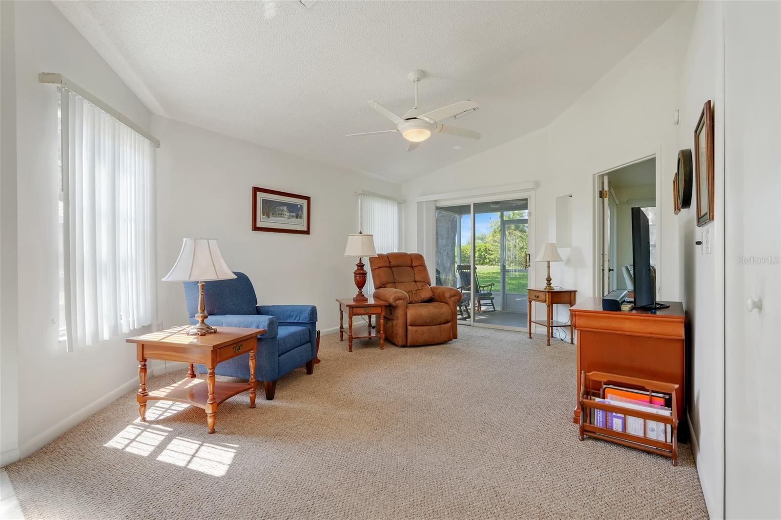 26736 Cash Ct Property Photo 9
