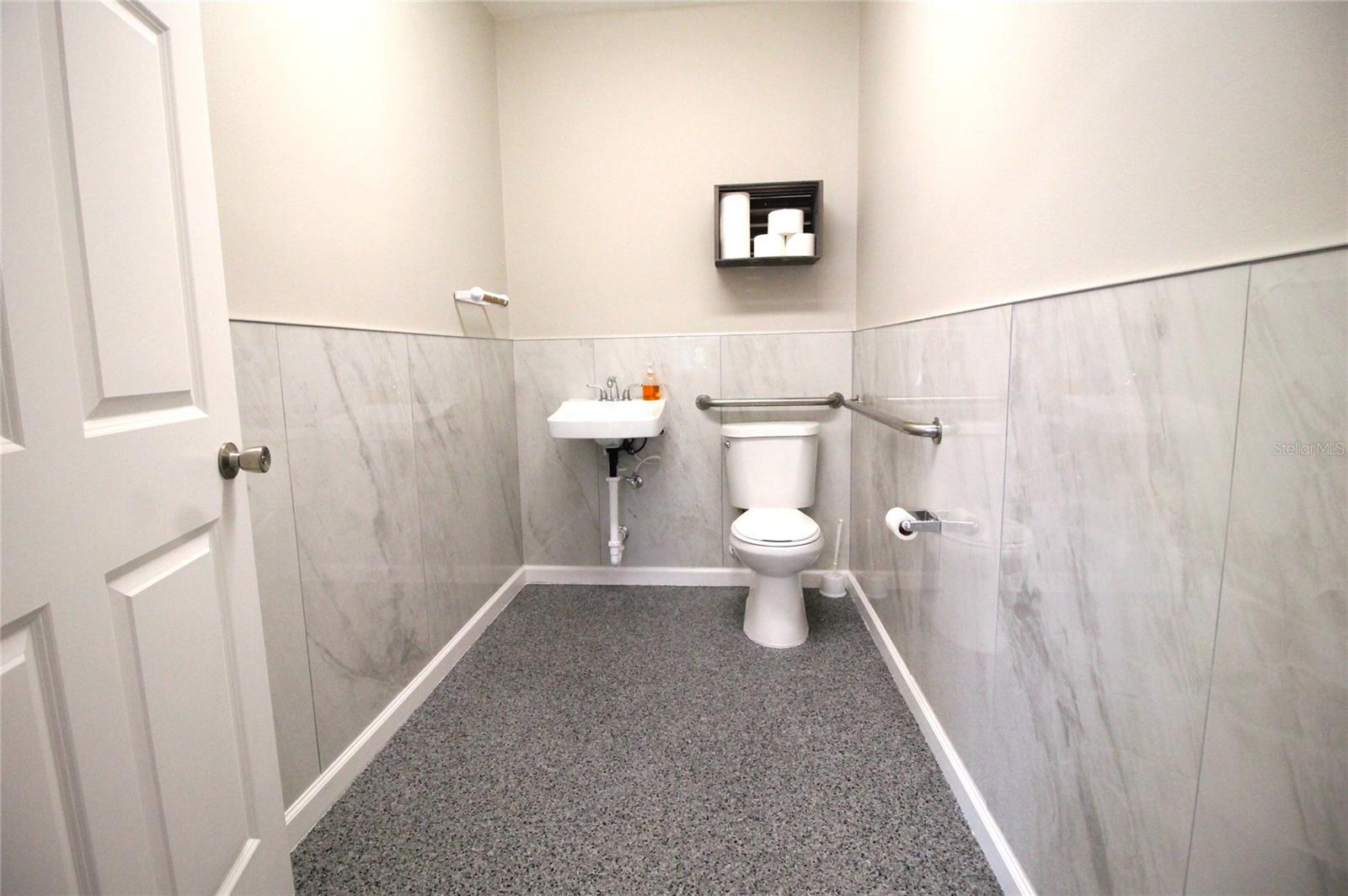 114 W Myers Blvd Property Photo 4