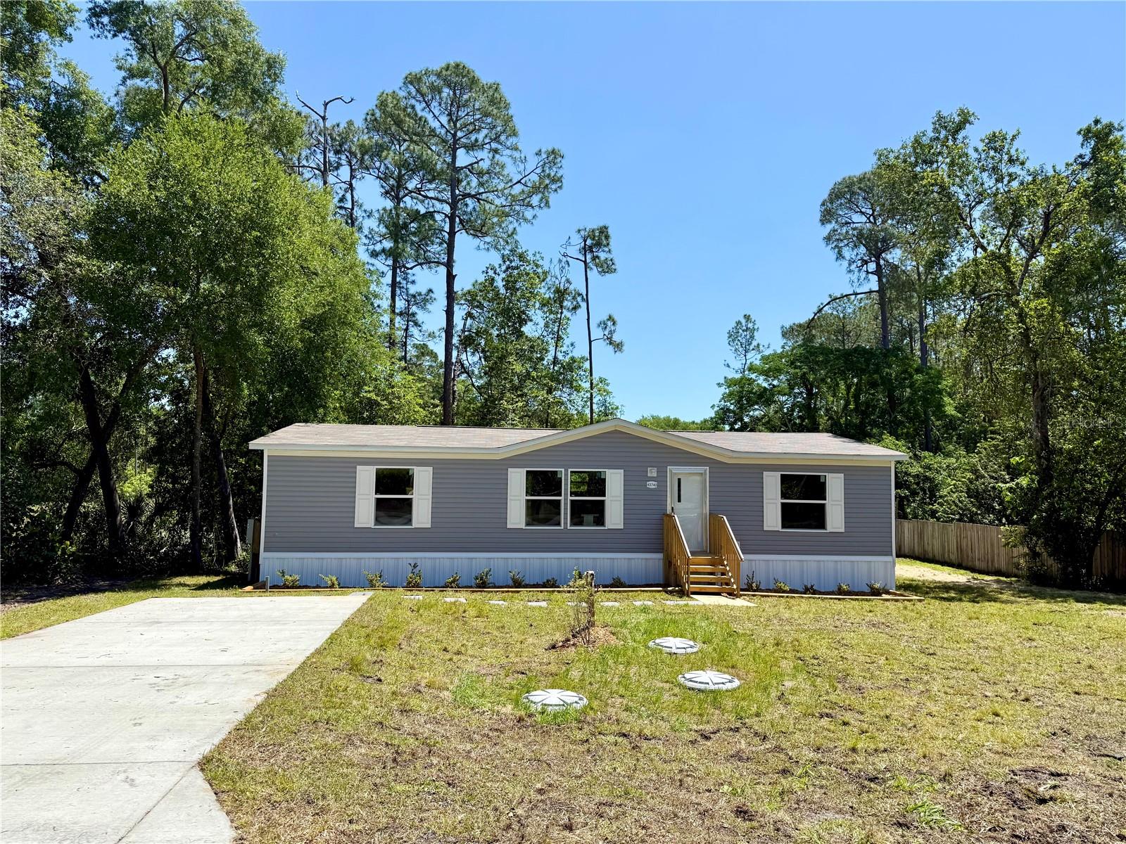 43740 Sunset Dr Property Photo