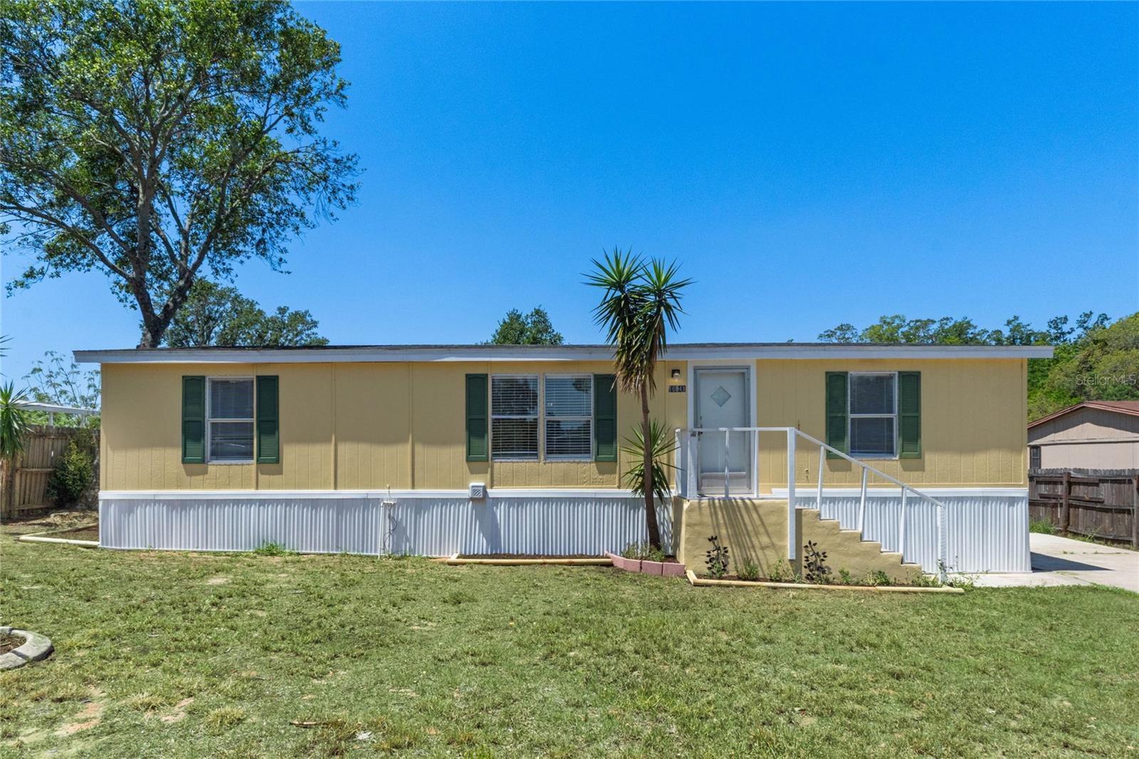 16941 Bay Ave Property Photo