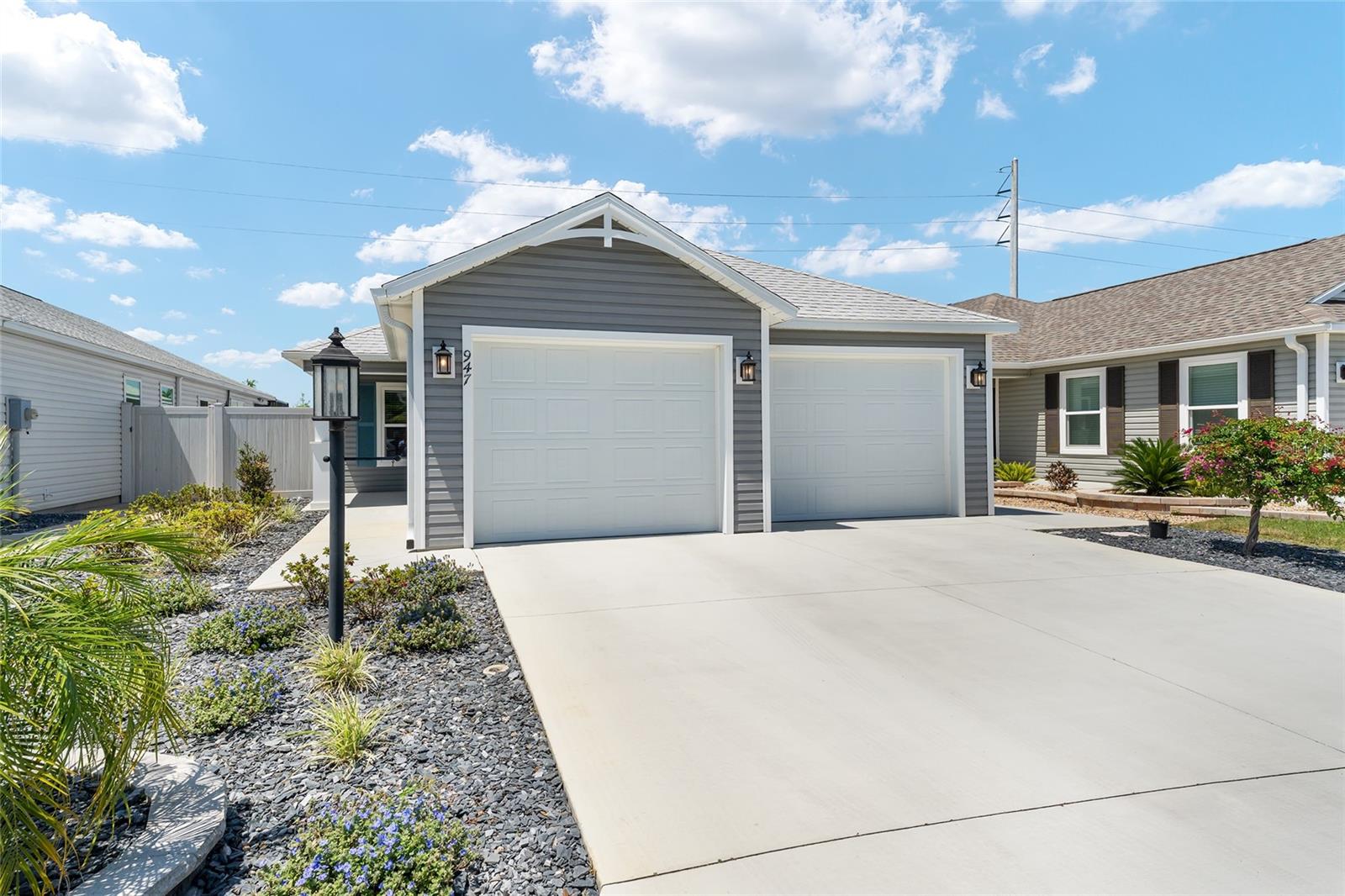 947 Couture St Property Photo