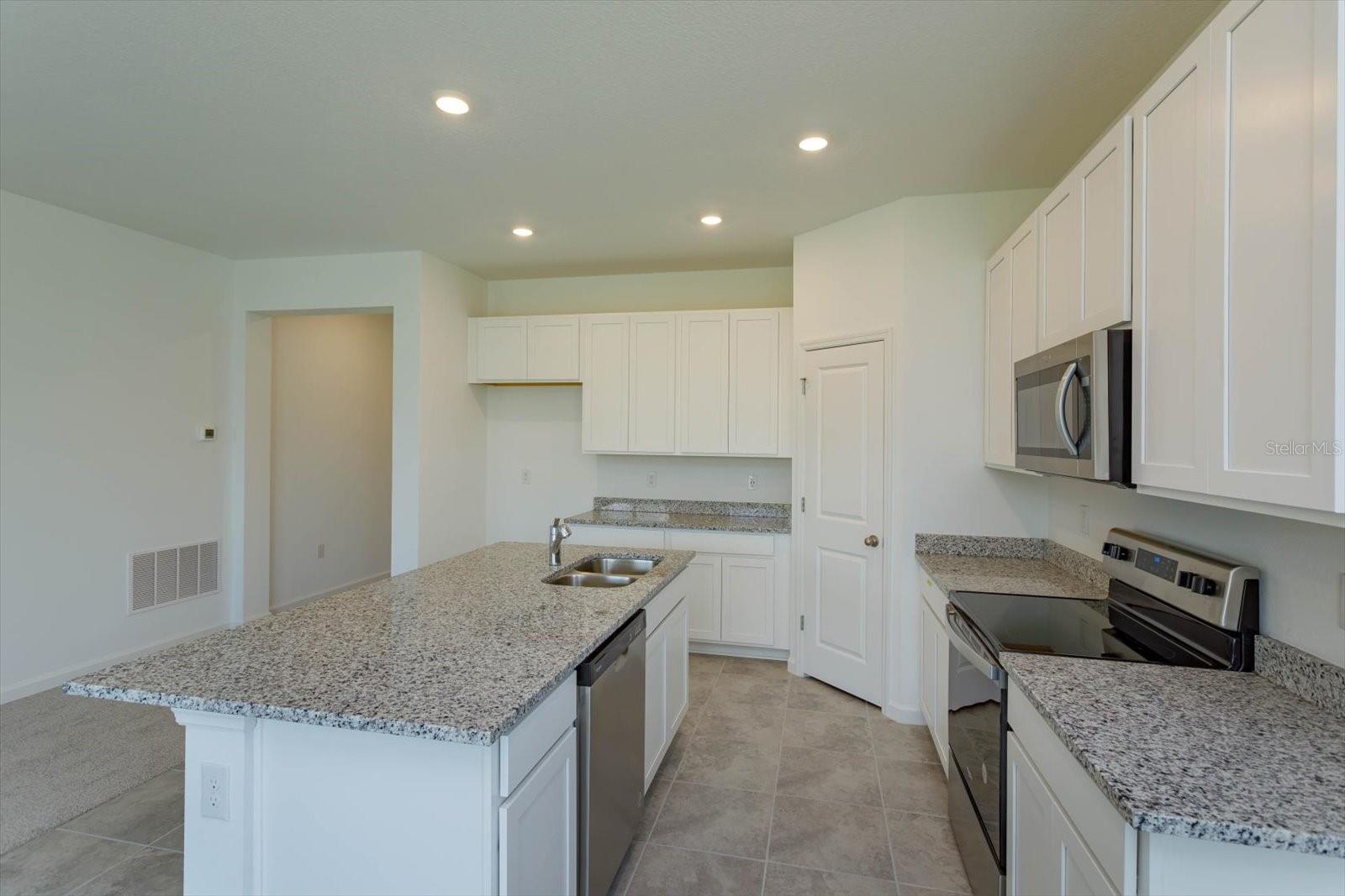 2965 Supermarine Rd Property Photo 4