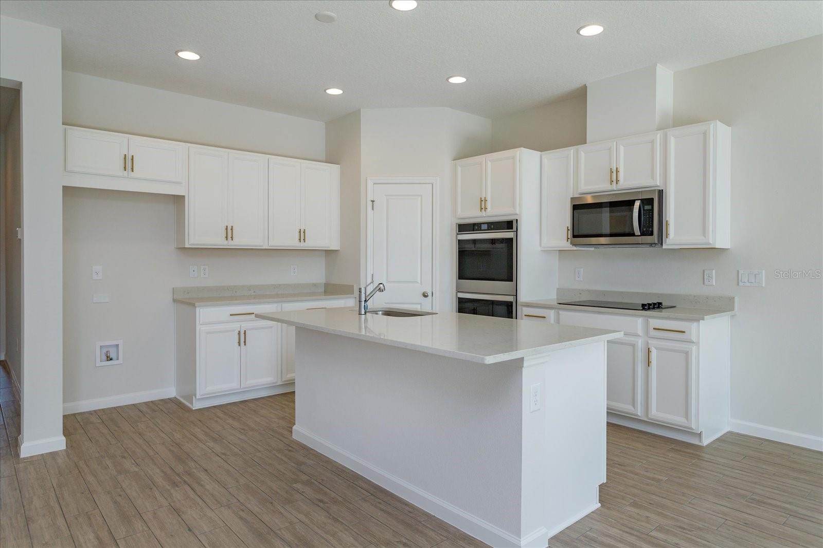 2944 Supermarine Rd Property Photo 2