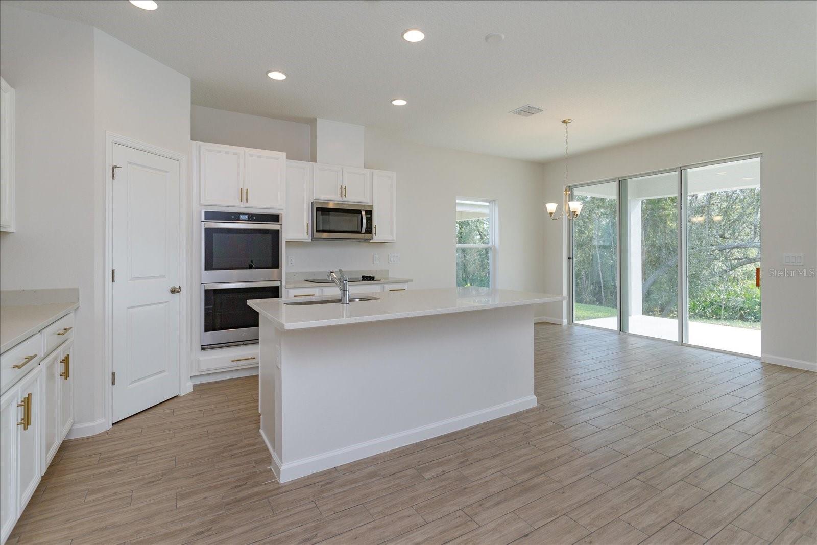 2944 Supermarine Rd Property Photo 3